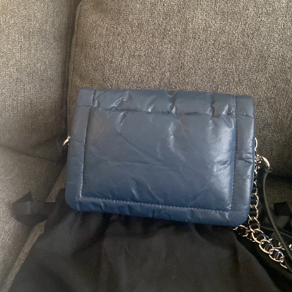 Blue Marc Jacob’s crossbody bag. - Picture 4 of 9